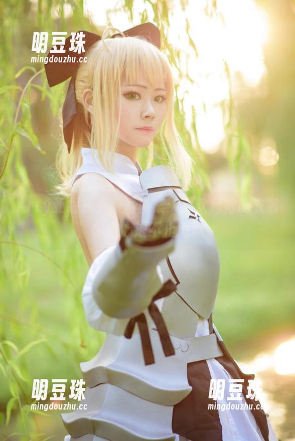 Arty亚缇水手服写真集：风吹起她的衣裳，你的心浪不止地飘！