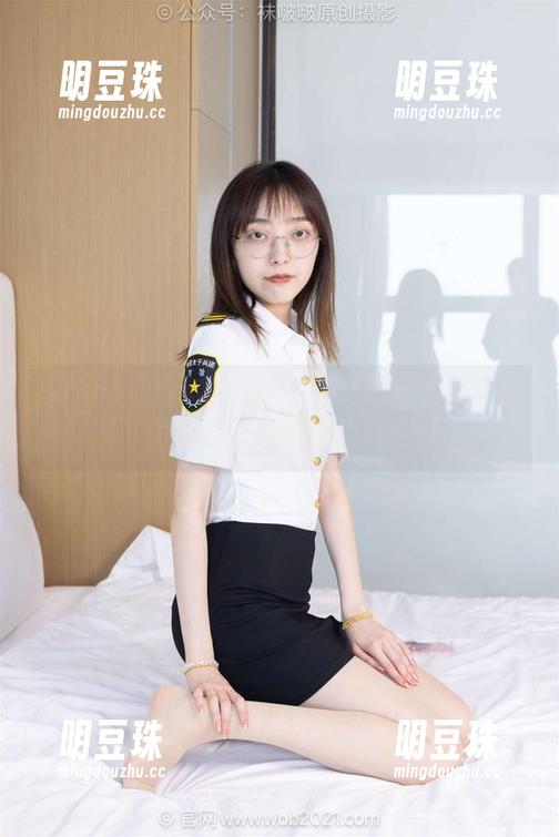 BoBoSocks袜啵啵-周周 BoBoSocks袜啵啵 - 周周的运动鞋写真:脚下的潮流,能不能别踩在路上?