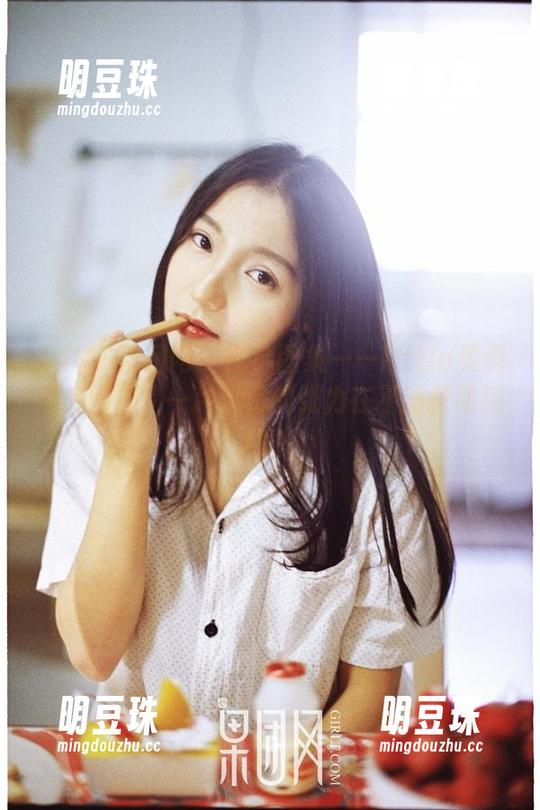 GIRLT果团网 - 精选图集——little贝壳喵的网袜，一种潜藏的张力在不断撩动视线。