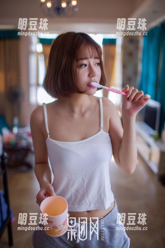 GIRLT果团网 - 图片里的白裙，真是别问我对陈迪娅有多偏爱，专注到没救的程度。