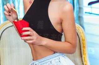 GIRLT果团网 – 龚玥菲与教室的邂逅，闪耀着无圣光的美图
