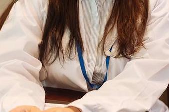 HuaYang花漾 – 这波壁纸赞啊，小海臀Rena的女王Look，妥妥让我想起了一些古董戏码，哎。