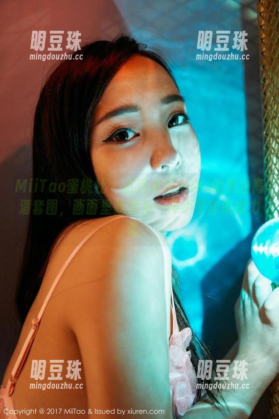 MiiTao蜜桃社 - 这组米琪MIKI的黑白高清套图，画面里就像有一种不可言说的力量。