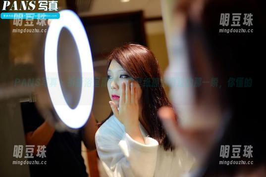 PANS写真 - 折折浴室原图，这壁纸擦肩而过的那一瞬，你懂的。