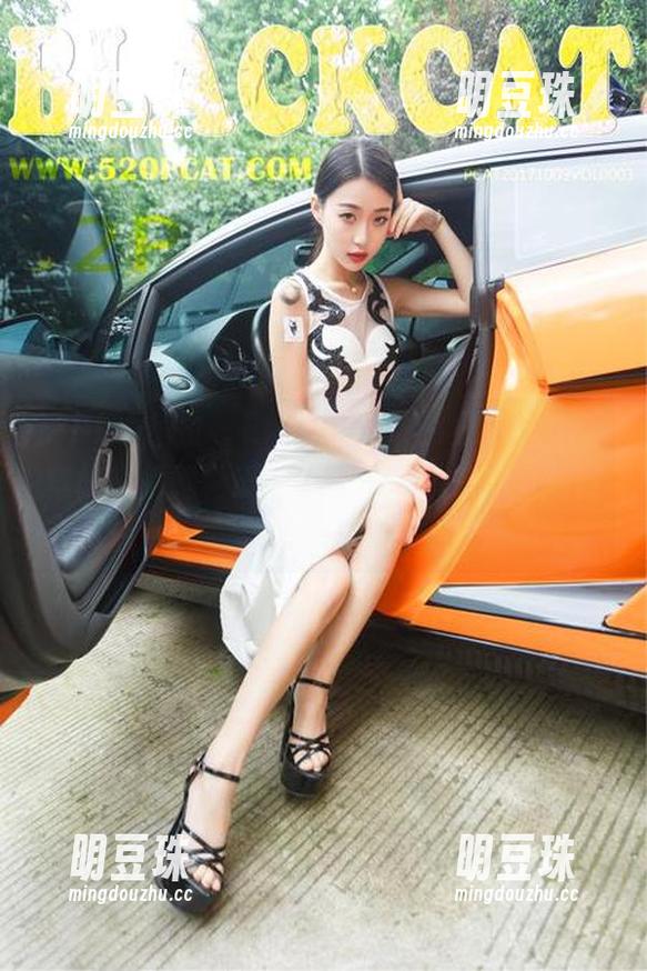 PDL潘多拉 - Ellie艾栗栗的最新写真，穿校服的她，谁能抵挡那种单纯的可爱呢？
