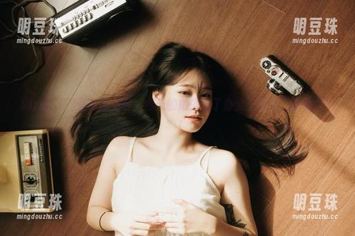 Sira(시라)最新职业装，今天的她像极了办公室里的“职场女王”！