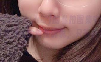 在Tomiko(とみこ)的私拍图集中，每一张照片都好像偷偷在诉说，只等我去理解。