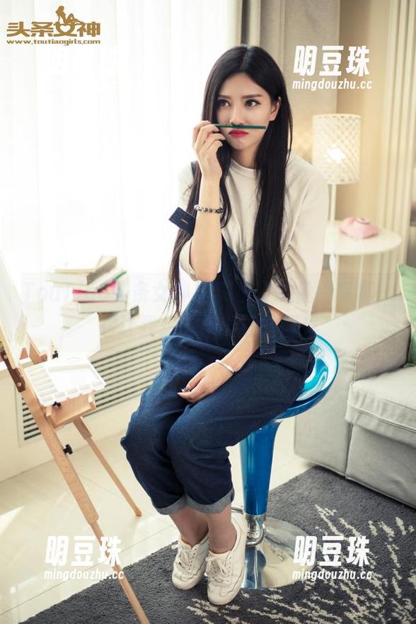 TouTiao头条女神 - 艾小青的免费写真，它让我想起了野猫的倔强