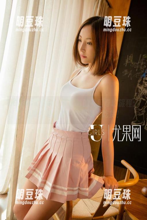 UGirls尤果网 - 于梓馨的礼服奇幻旅程：无敌优雅之外，依旧是个吃货！
