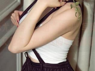 UGirls尤果网 – 一组“姐姐”写真，妮小妖又是怎样挑战我的审美极限？