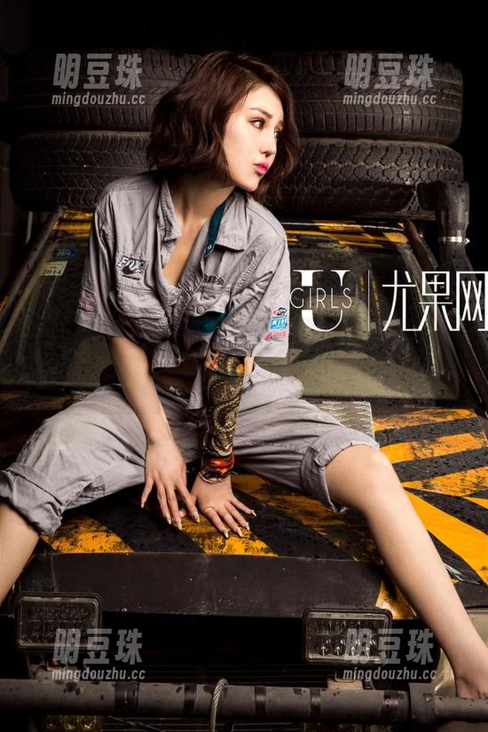 UGirls尤果网-谭晓彤 UGirls尤果网 - 向谭晓彤收割校服神技,原图免费领取中,快来经历吧!