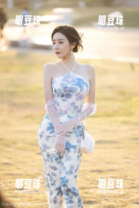 XIAOYU语画界-Miko酱吖 XIAOYU语画界 - 说实话,Miko酱吖的制服作品顿时让我忘了这些衣服的本职。