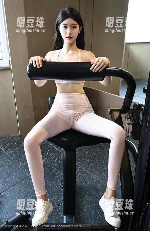 Xiuren秀人网-Elise谭晓彤 Xiuren秀人网 - 精选特辑:Elise谭晓彤长腿秀,完美诠释了什么叫光靠一双腿就能让人屏息。