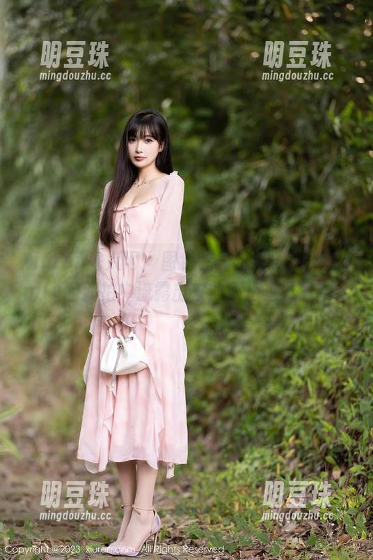 Xiuren秀人网 - 图包完美定格，周于希Sally的旅拍中流露出来的不止是风景哦。