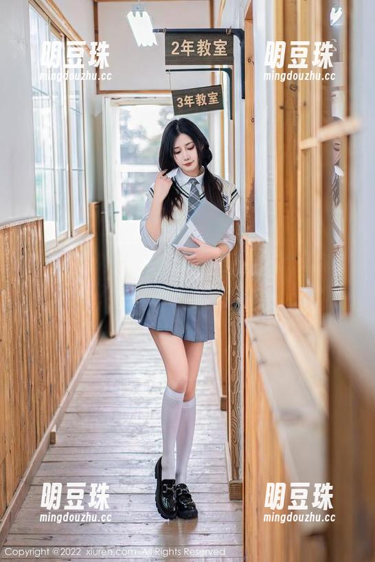 Xiuren秀人网 - 写真集更新，就问你香不香？唐翩翩的棉袜等你来挑！