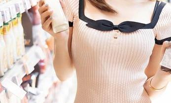 Xiuren秀人网 – 葛征Model的学妹写真集，分享着校园时光的朦胧美
