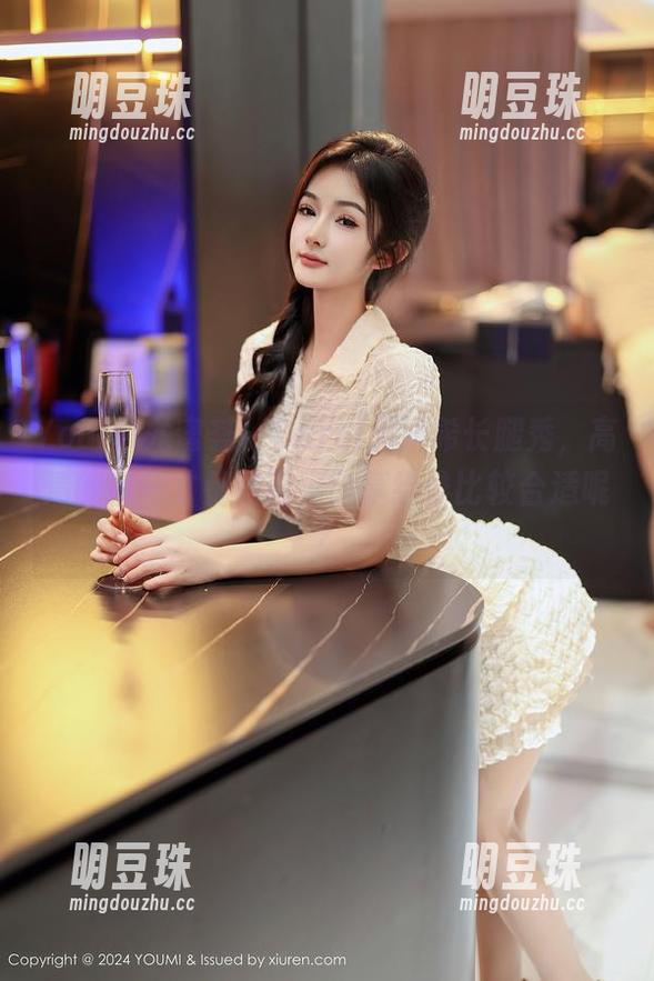 YouMi尤蜜荟 - Carol周妍希长腿秀，高清的每一寸都是画，分享给谁比较合适呢？