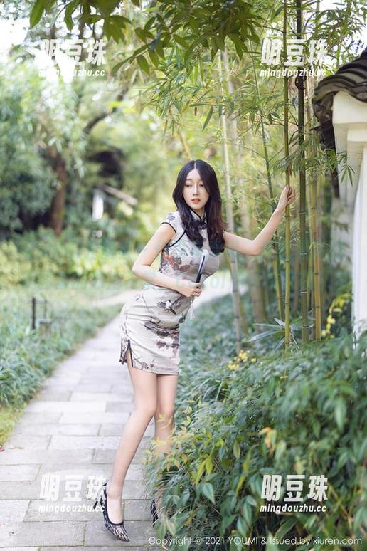 YouMi尤蜜荟-Carol周妍希 YouMi尤蜜荟 - 你没有看错,这就是高清美图里的泳池日常,Carol周妍希自在从容。