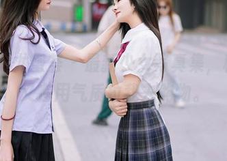 YouMi尤蜜荟 – 最新少女写真集，穆菲菲又在用气质拉我去购物。