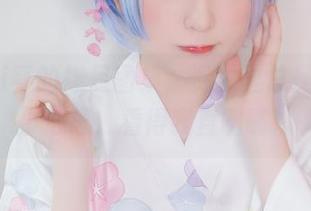 看Yuki亭的裸足图集，资源里总是藏着些小心思，看得我直咧嘴。
