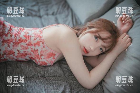 全套图包！见证yeeun孙乐乐的Loozy办公室女孩假期，忘掉老板吧！