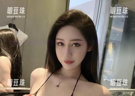 微密圈 - 我们的不爱笑的赛琳，定制护士图集，看完谁还会怕打针？