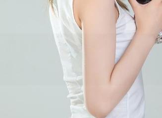 丽柜 – 潼潼的腿：每一张都是妥妥的美图，直接引发腿控们的集体尖叫！