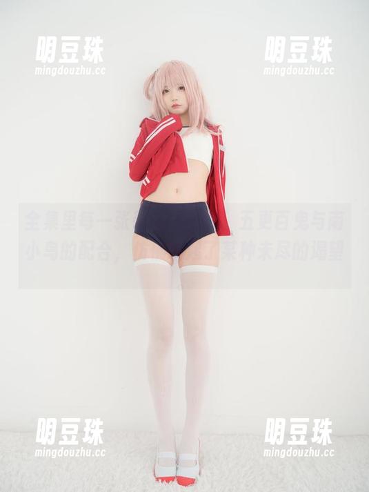 全集里每一张都别有意味，五更百鬼与南小鸟的配合，仿佛唤起了某种未尽的渴望。