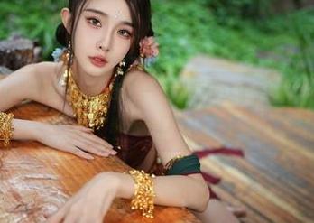 余多多Dudu“特辑皮肤解压”——资源传送中，保证每一寸肌肤都能松一口气！