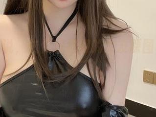 不得不说，依依超级懒的女友原图，让人萌翻了！
