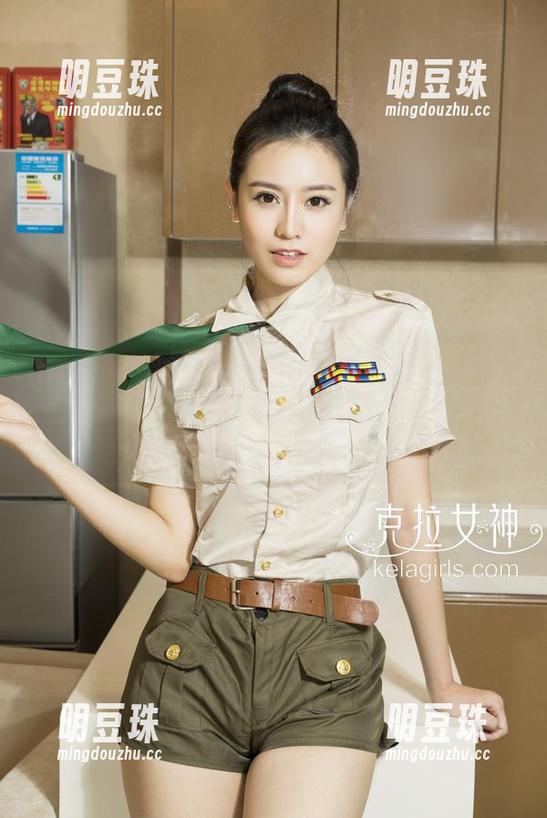 克拉女神 - 哈哈，静宜又来了！更新的图片集，少女感和俏皮味儿兼具，太有趣了！
