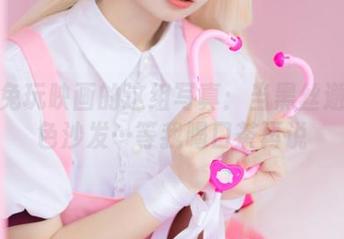 关于兔玩映画的这组写真：当黑丝邂逅橘色沙发…等我喝口茶再说