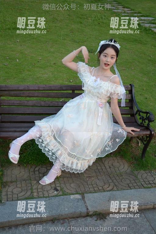 初夏女神-点点 初夏女神 - 高清制服写真新高度,点点的作品掀起我的情绪波动。