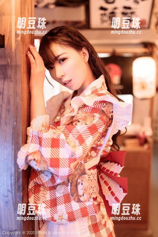 嗲囡囡 - 李筱乔jo的职业装原图，居然能让咖啡机都觉得自愧不如！