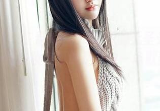 嗲囡囡 – 在果儿Victoria的无圣光套图里，衣服和妆容更像是在做一场默契比赛。