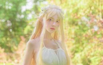 在下萝莉控ii一声心动，申鹤应声而来，cos精选如幻影般闪现！