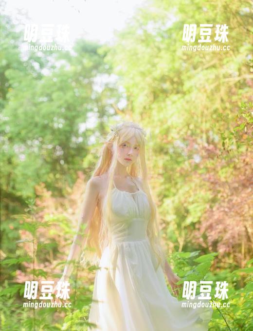 在下萝莉控ii一声心动，申鹤应声而来，cos精选如幻影般闪现！