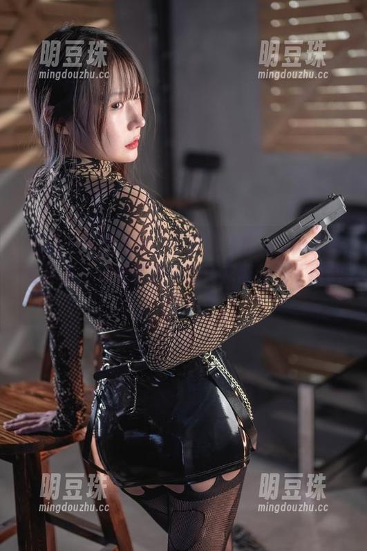 坏露露香宝 泼彩一样的滋味,坏露露香宝reciente写真集:杨枝甘露灰色花花蕾丝,下载试试?