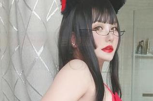 夏鸽鸽不想起床校服原图：当时我就想穿得特别点，结果真特别了！