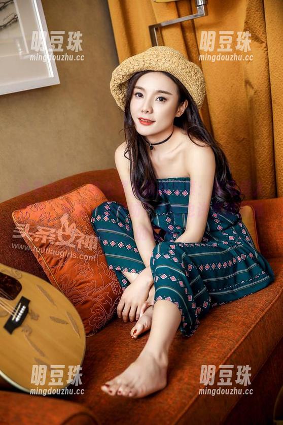 头条女神 - 娜依灵儿最新写真：双马尾大作战，千篇一律何妨？个性也许是时候换发型了的信号。
