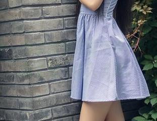 头条女神 – 陈宇熙穿定制毛衣，图片倒是随意至极…陷入沉思。