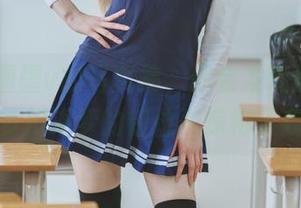 拆开封疆疆v的写真集，你会发现黑江雫和喜多川海梦的错位美惊艳了我！