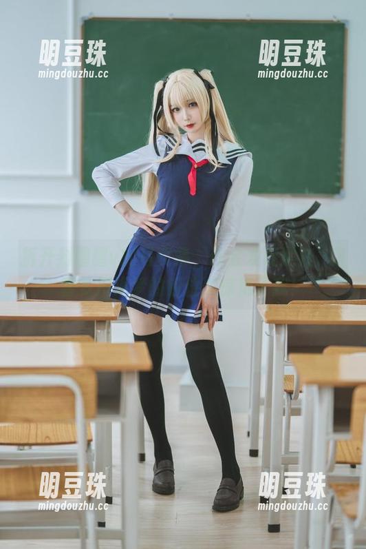 拆开封疆疆v的写真集，你会发现黑江雫和喜多川海梦的错位美惊艳了我！