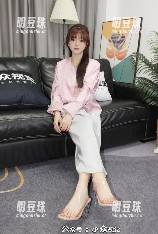 小众视觉-艾迪 小众视觉 - 艾迪原图里的透明东西,让我忍不住想去触摸拿一把。
