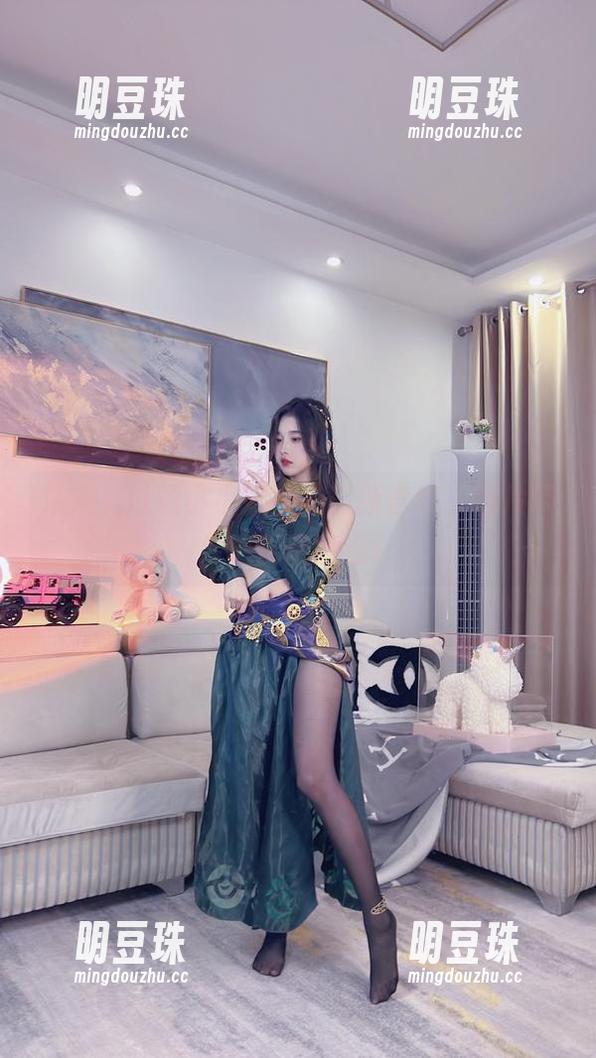 从未见过的小小奶瓶儿最新套装，图片带你魔都随意逛！