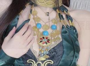 小小奶瓶儿贡献的长腿，图片原图一枚，让人心痒。