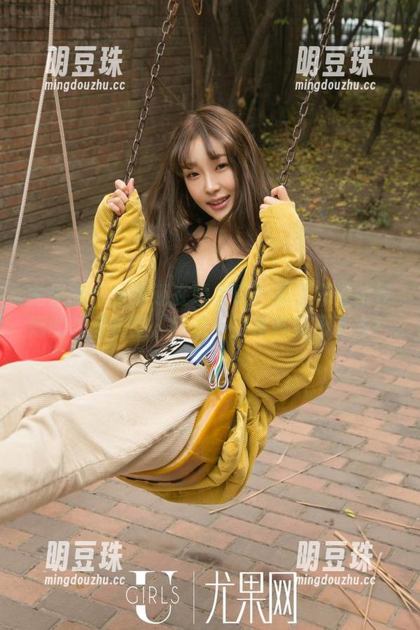 尤果网-布莱尔昆娜 尤果网 - 大家还在喝水吗?看了布莱尔昆娜的美图长腿,我是一口水都喝不下去!