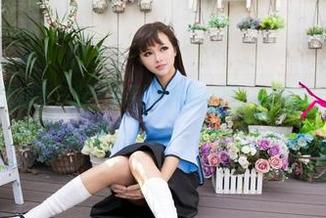 尤果网 – 和张栩菲一起，看到旗袍的美图，觉得自己也被穿透了。