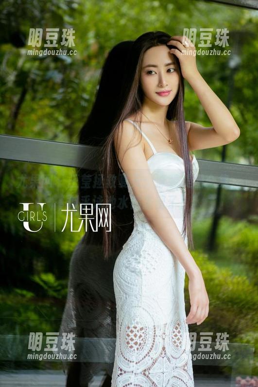 尤果网 - 王莹拯救夏天：泳装美图合集，似乎泳池水都害羞了！