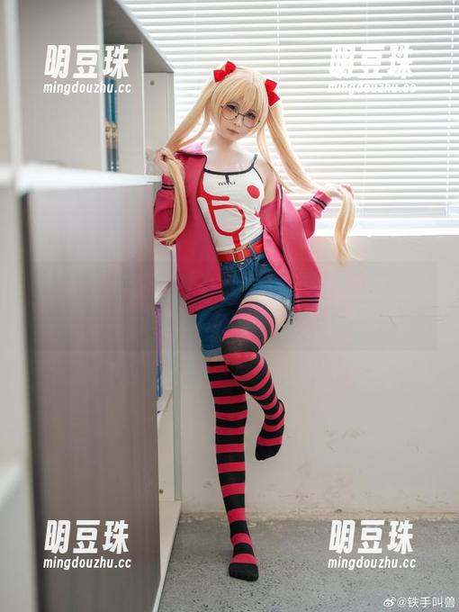 精选！幼水铃衣最新图包：办公室的魅力，甜蜜与专业的混搭。